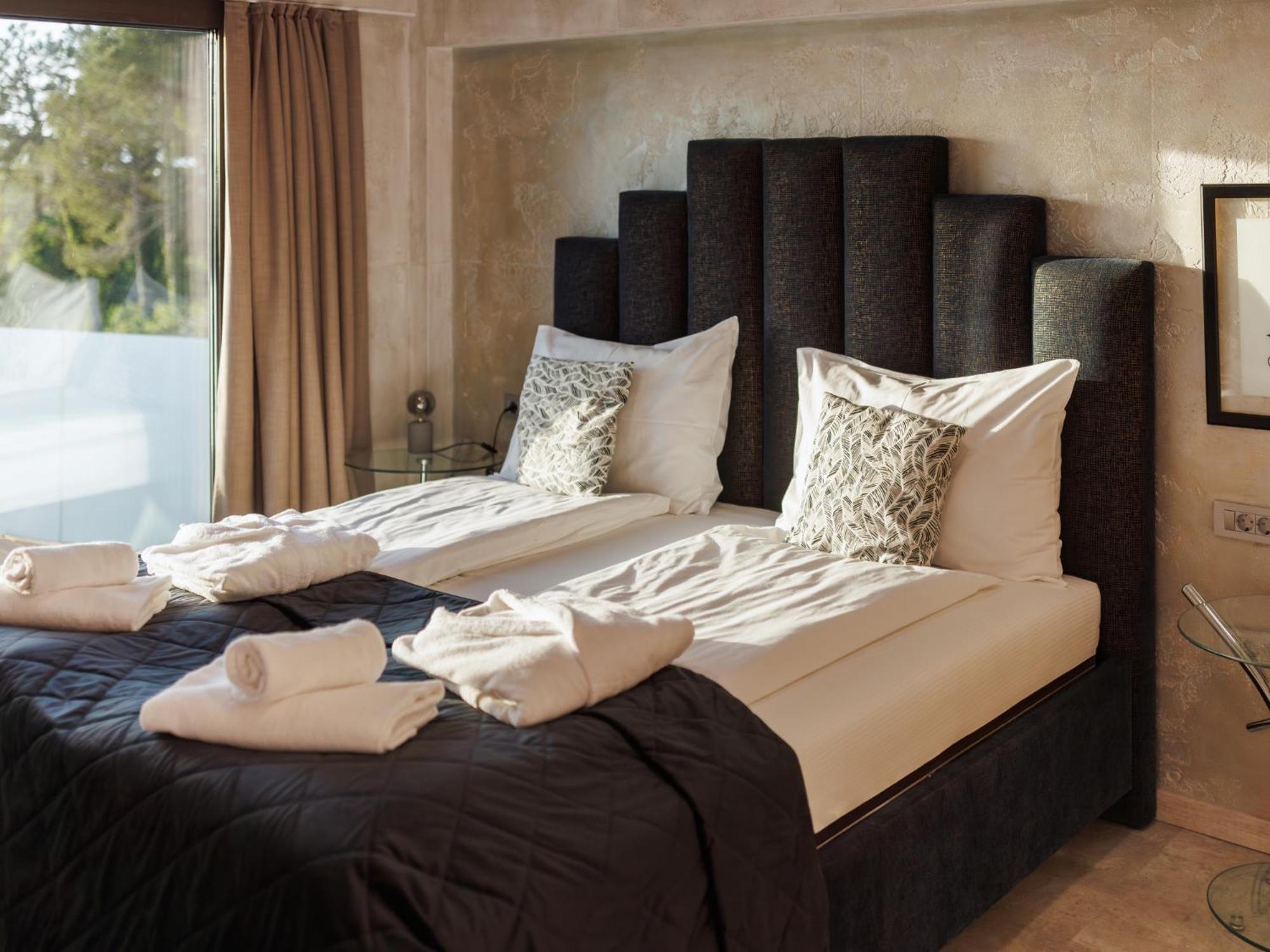 Wine Paradise - Glamping Resort Marezige Extérieur photo